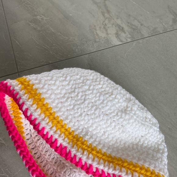 Crochet bucket hats - Picture 3 of 3